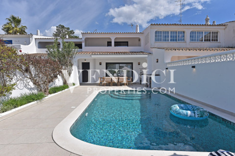 Renovated 3 + 1 Bed Townhouse