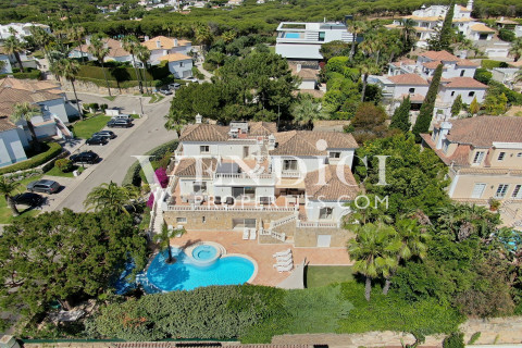 Stunning 6 Bed Villa