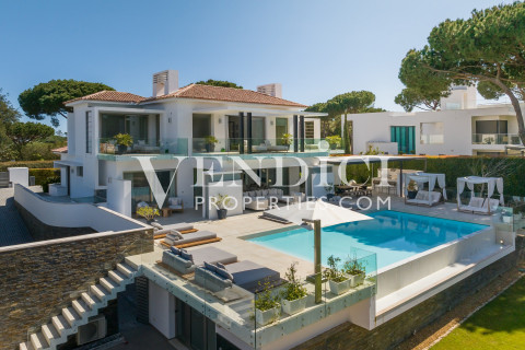 Newly redecorated 7 Bed Villa