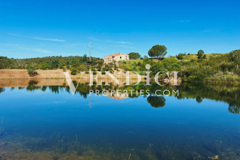 Quinta with Ruin and Lake for sale