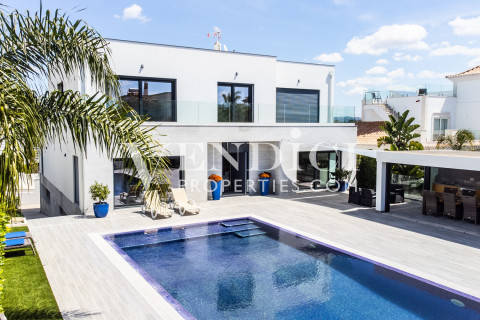 Modern 4 Bed Villa