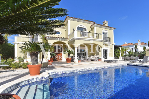 Remarkable South Facing 4 Bedroom Villa
