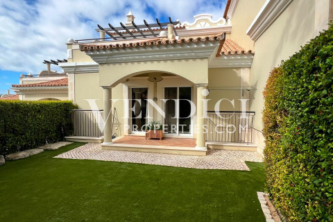 Beautifully Presented 3+2 Bed Townhouse
