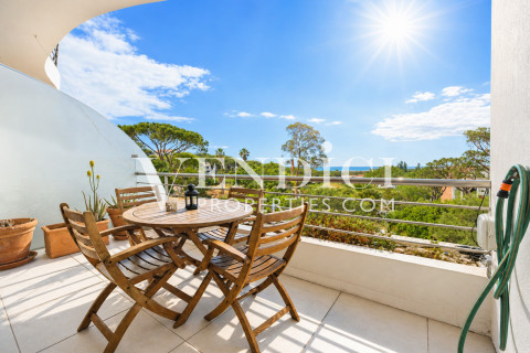 Well-presented 2 Bed Apartment