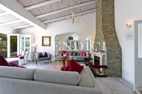 Beautifully refurbished 4 bedroom Family home