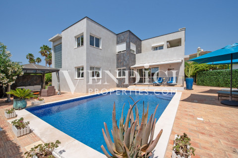 Contemporary Four Bedroom Villa 