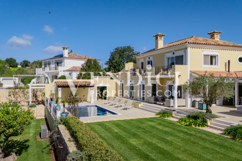 Renovated 4 Bed Villa with Sea Views