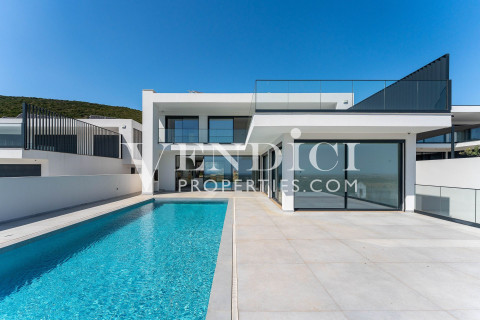 Striking Contemporary 4 Bed Villa