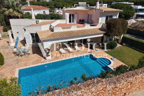 Spacious 3 Bed Villa - with distant Sea Views