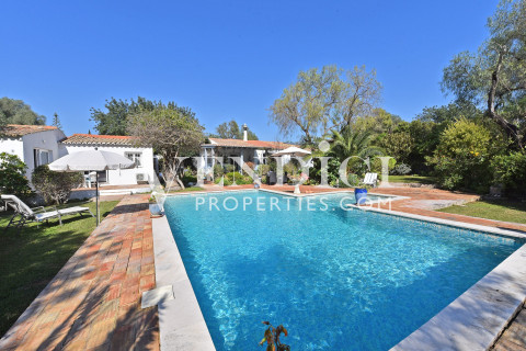 Beautifully refurbished 4 bedroom Family home